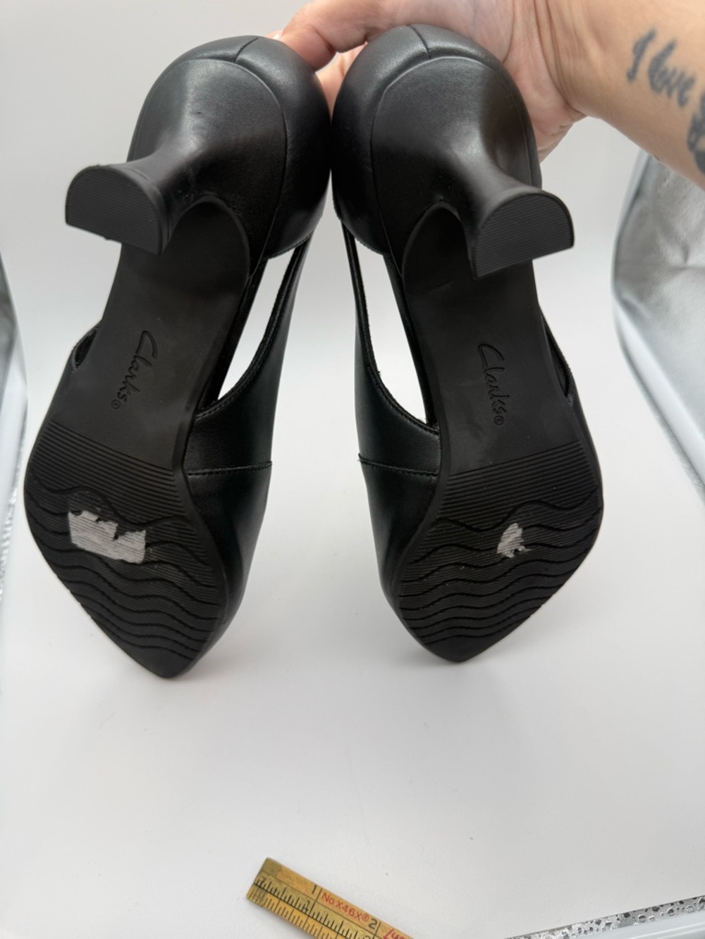 Clarks Kataleyna Rae Black Leather Pointed Toe Pumps - Size 8.5 - Picture 4 of 9